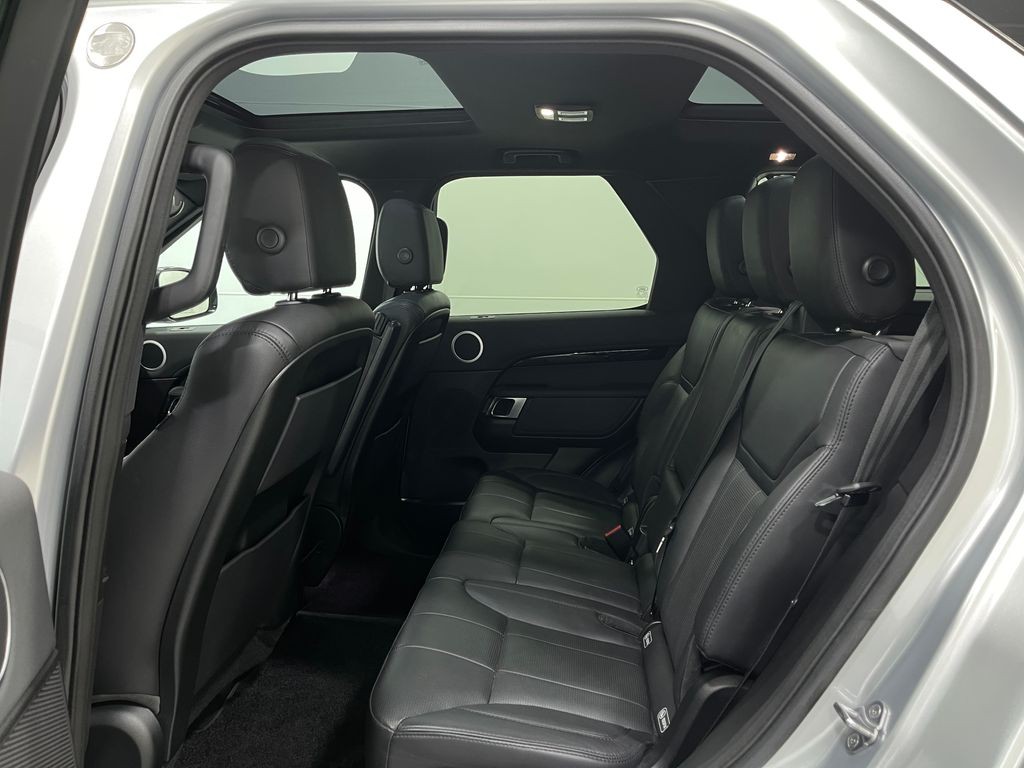 2018 Land Rover Discovery Image 31
