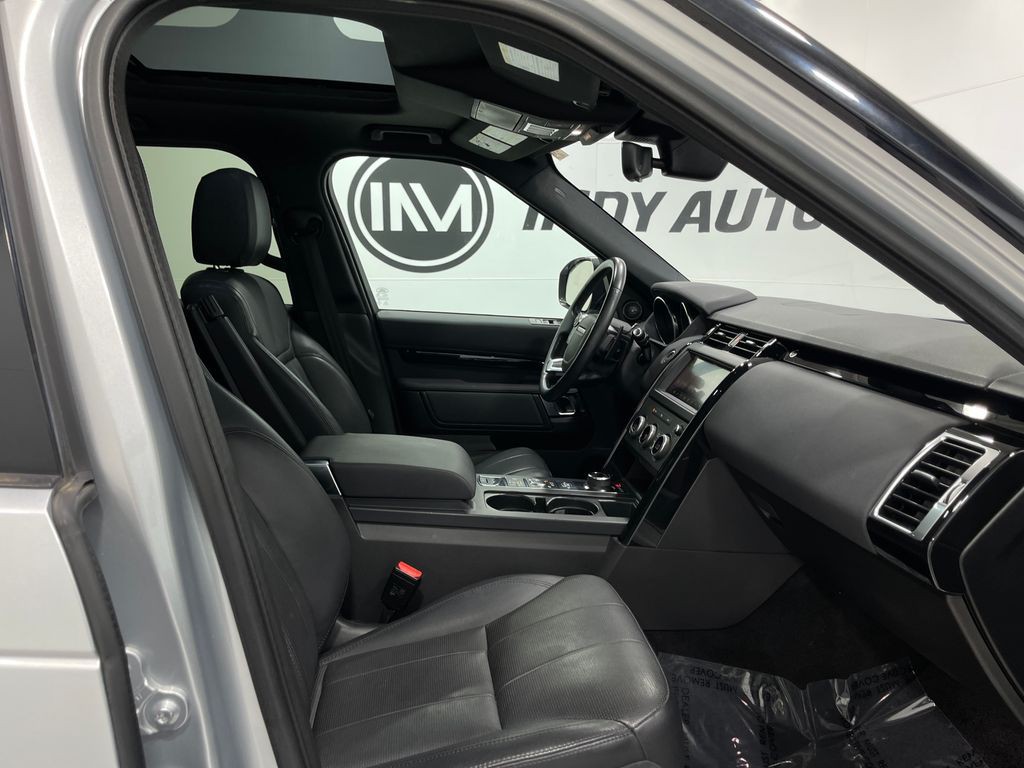 2018 Land Rover Discovery Image 35