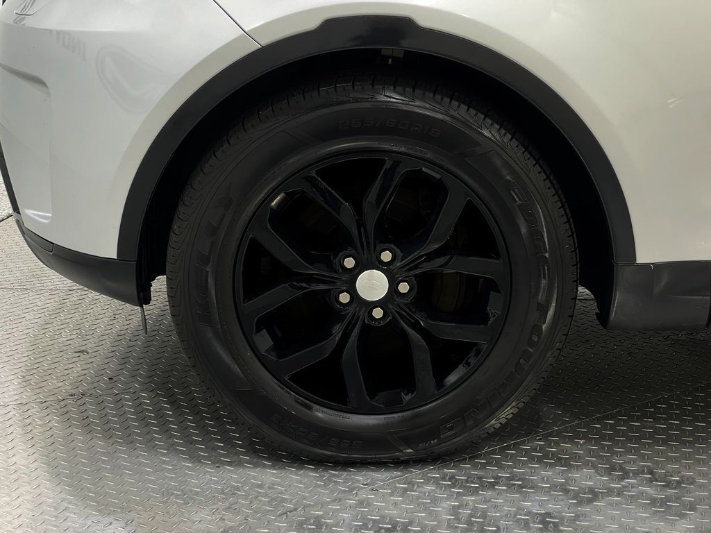 2018 Land Rover Discovery Image 38