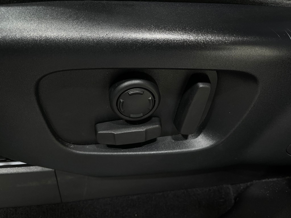 2018 Land Rover Discovery Image 18