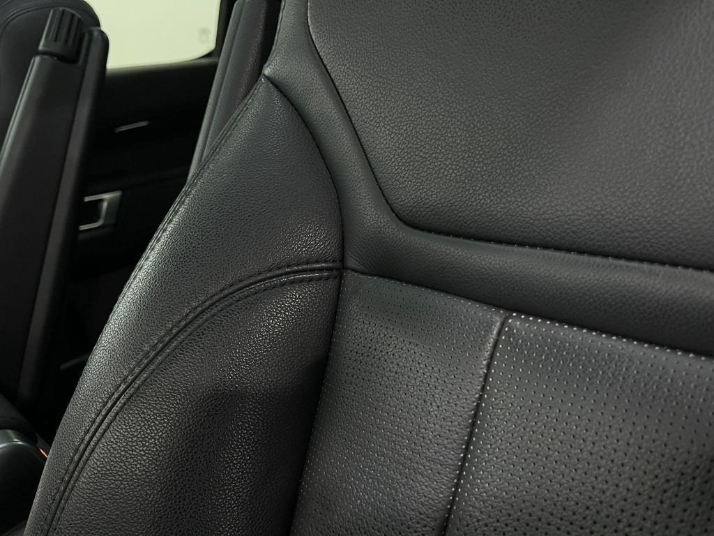 2018 Land Rover Discovery Image 19