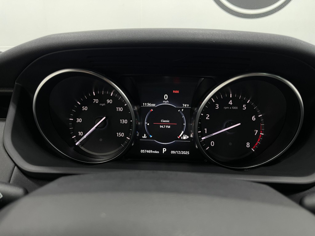 2018 Land Rover Discovery Image 24