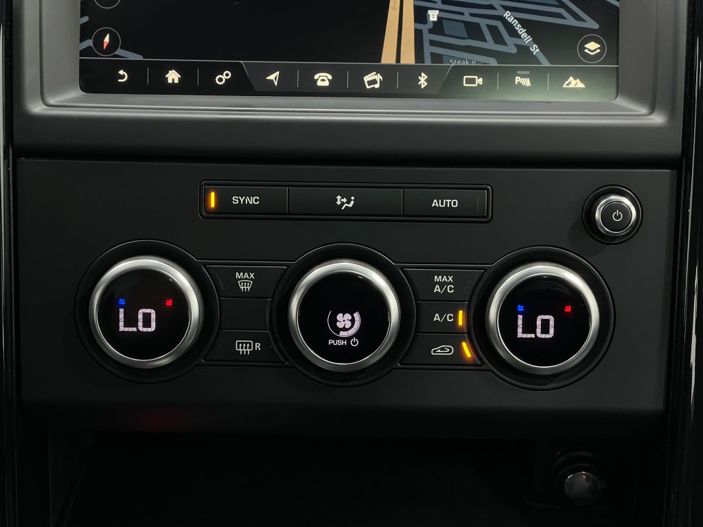 2018 Land Rover Discovery Image 26