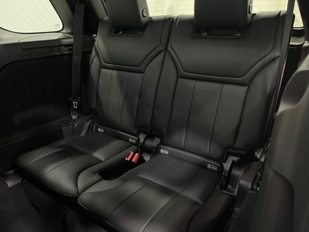 2018 Land Rover Discovery Image 32