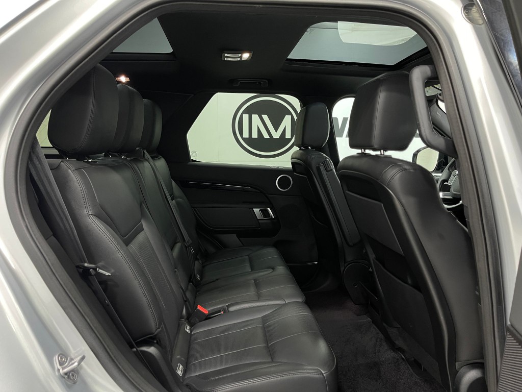 2018 Land Rover Discovery Image 34