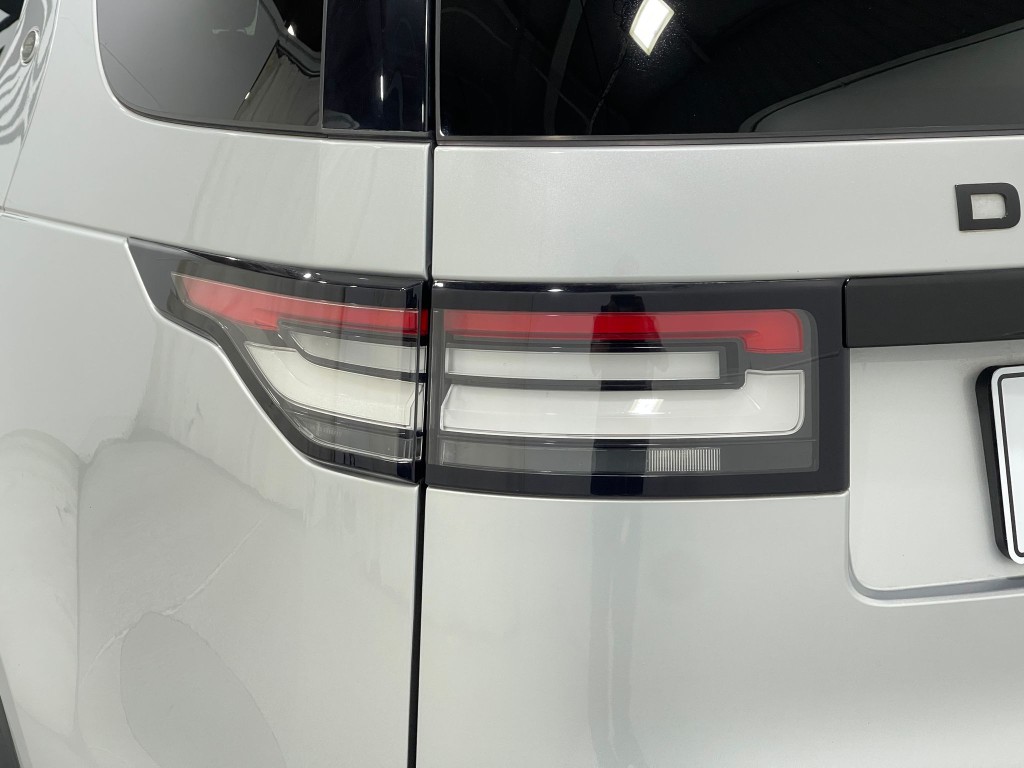 2018 Land Rover Discovery Image 37