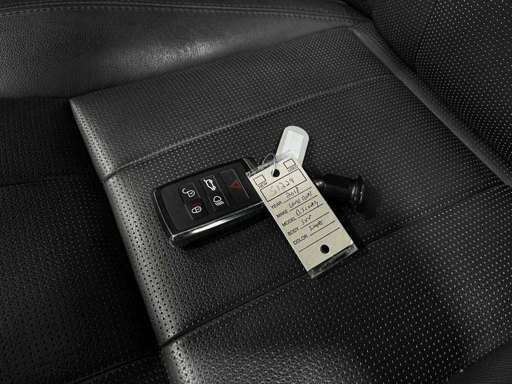 2018 Land Rover Discovery Image 40