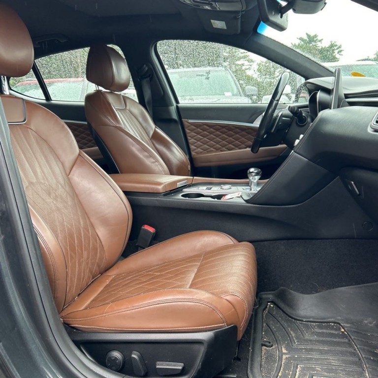 2021 Genesis G70 Image 8