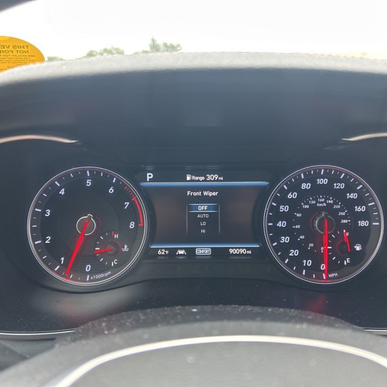 2021 Genesis G70 Image 10
