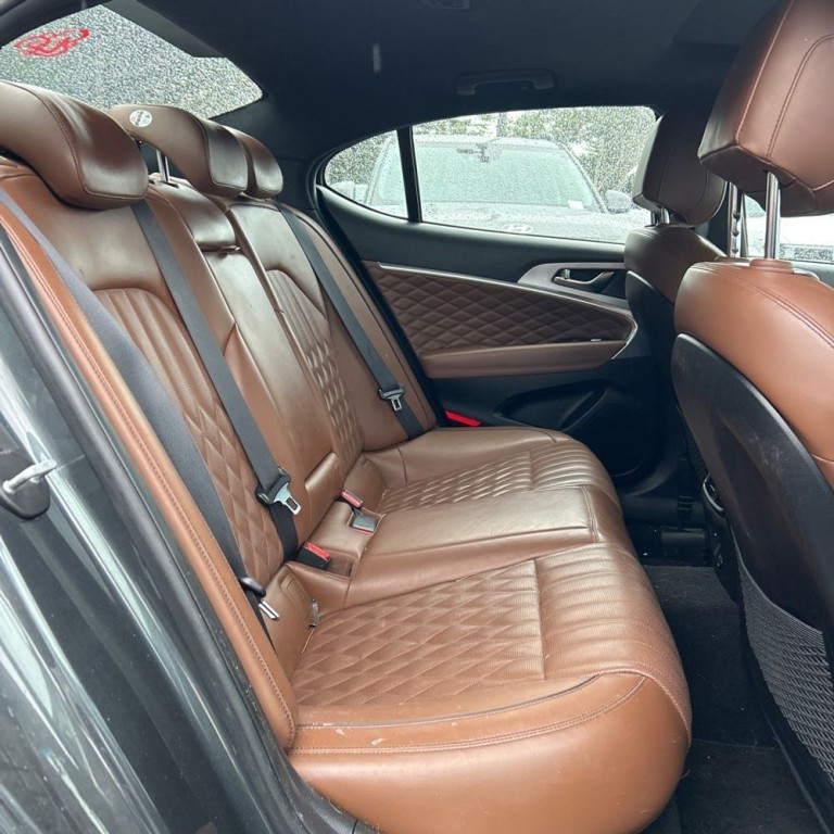 2021 Genesis G70 Image 15
