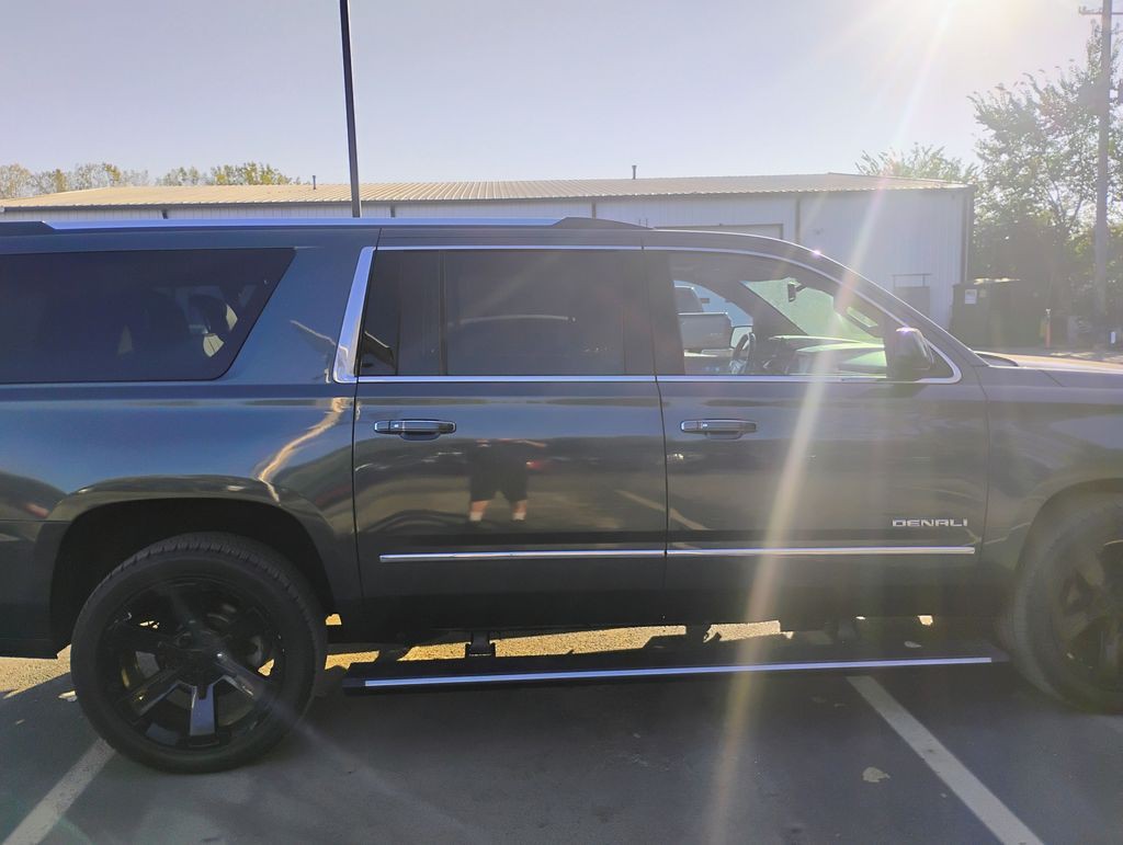 2020 GMC Yukon Image 2