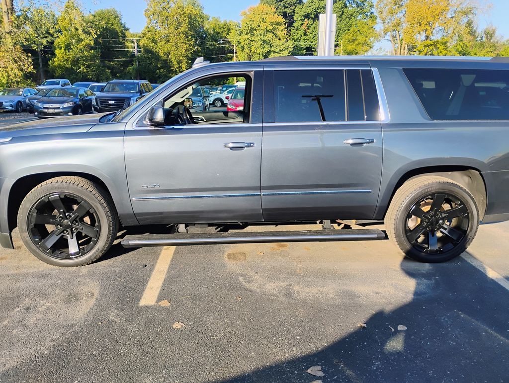 2020 GMC Yukon Image 3