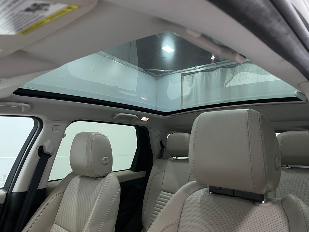 2020 Land Rover Discovery Sport Image 12