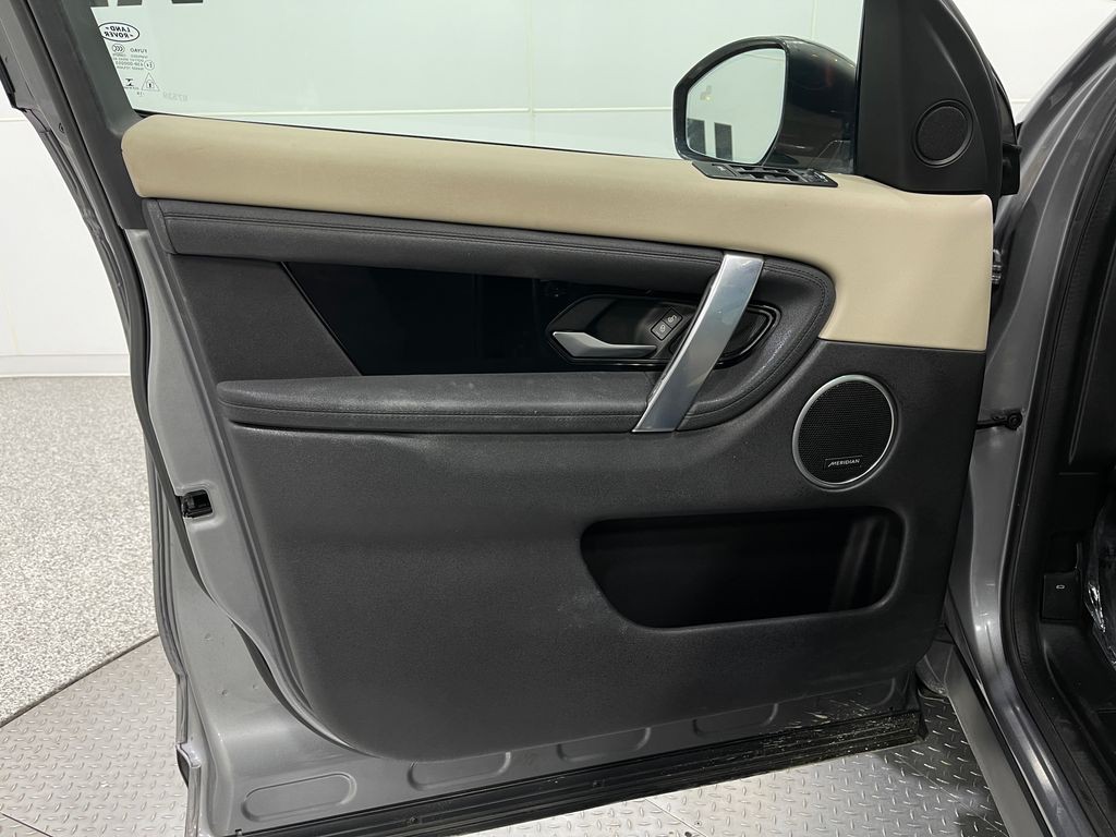 2020 Land Rover Discovery Sport Image 16