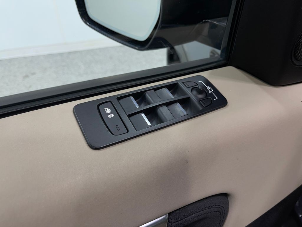 2020 Land Rover Discovery Sport Image 17