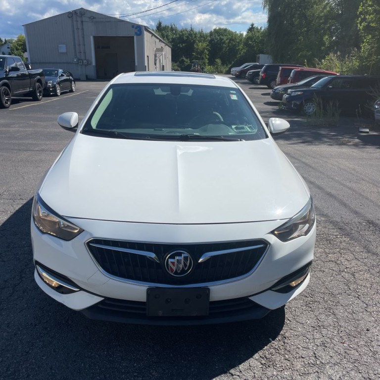 2018 Buick Regal Image 2