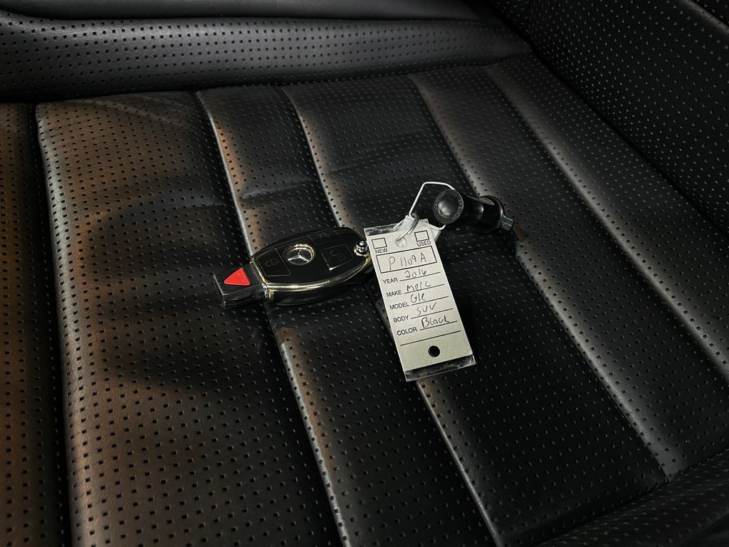 2016 Mercedes-Benz GLE-Class Image 39