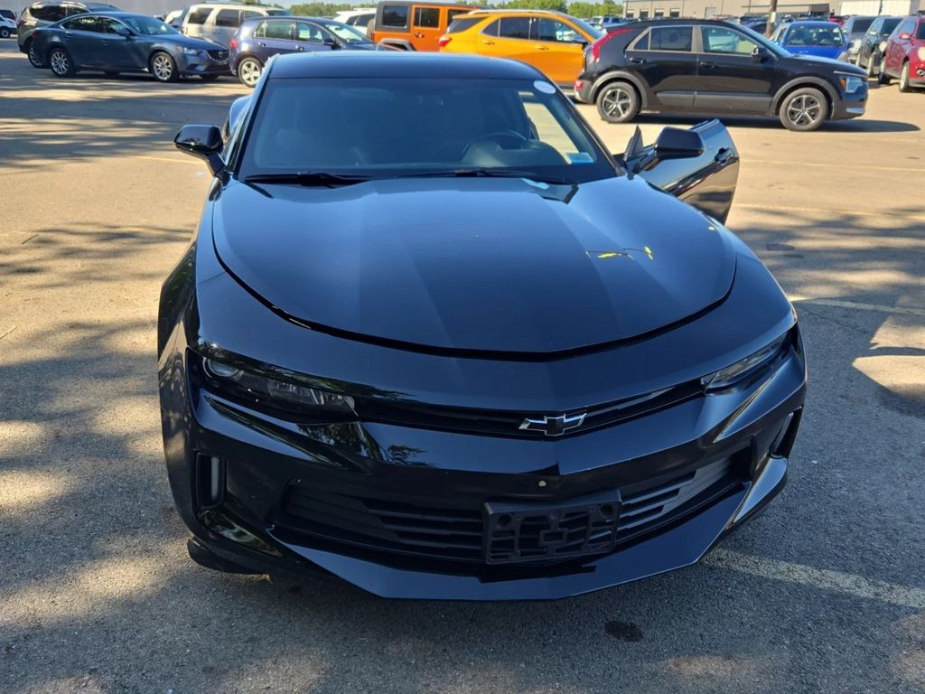 2017 Chevrolet Camaro Image 2