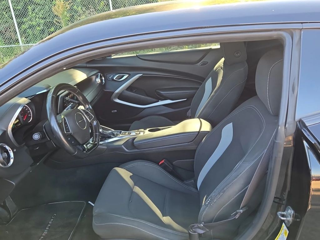 2017 Chevrolet Camaro Image 7
