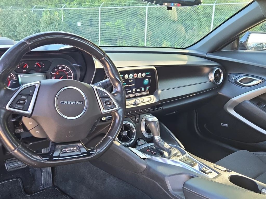 2017 Chevrolet Camaro Image 8