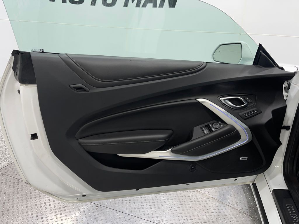 2019 Chevrolet Camaro Image 14