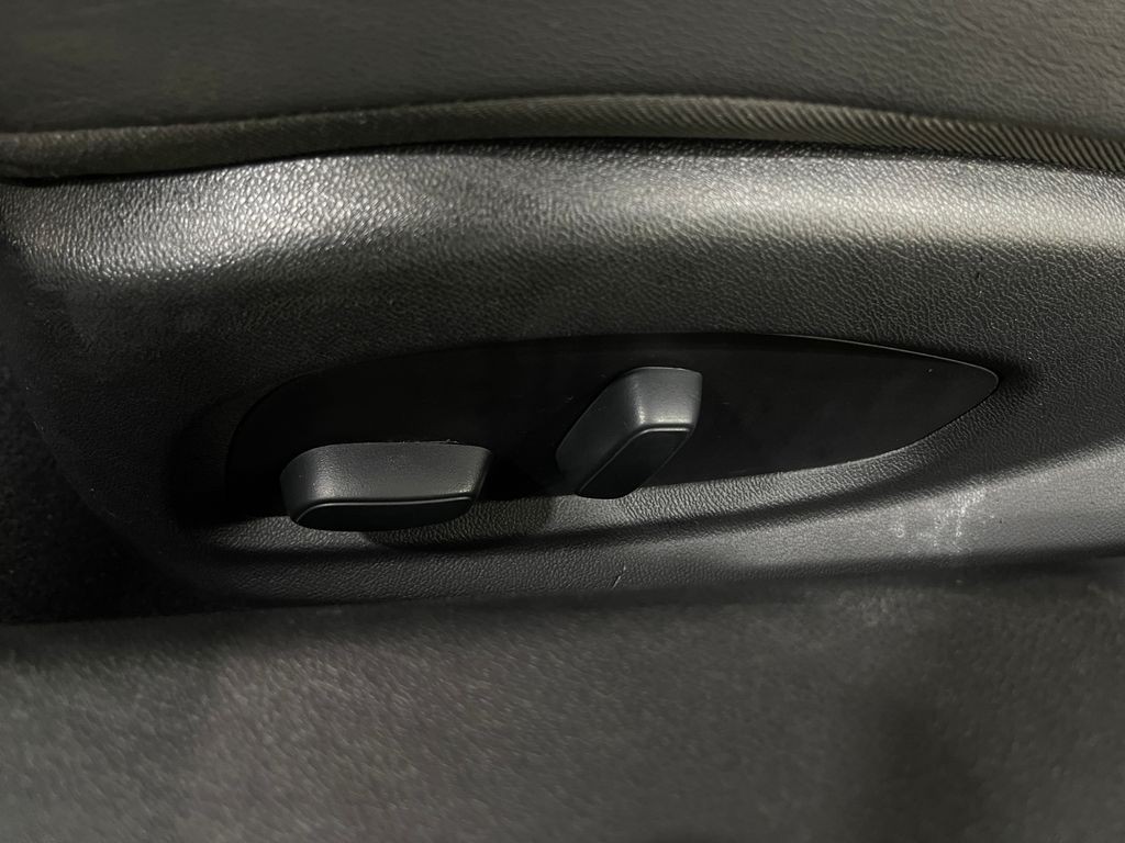 2019 Chevrolet Camaro Image 16