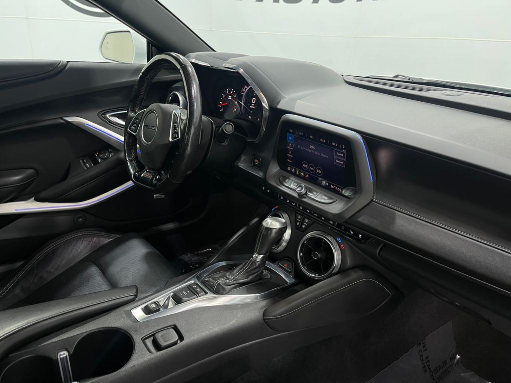 2019 Chevrolet Camaro Image 19