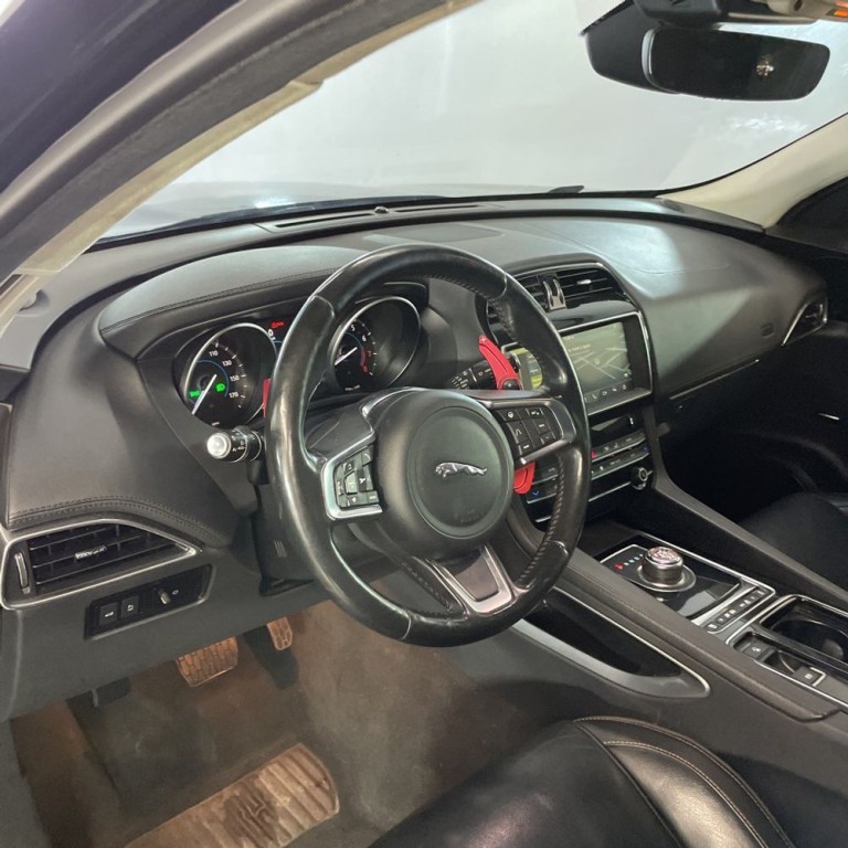 2020 Jaguar F-PACE Image 10