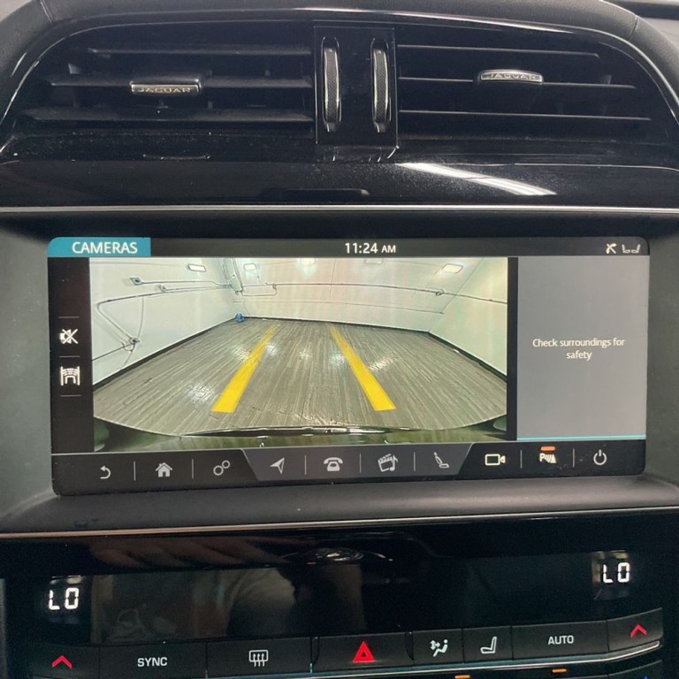 2020 Jaguar F-PACE Image 15