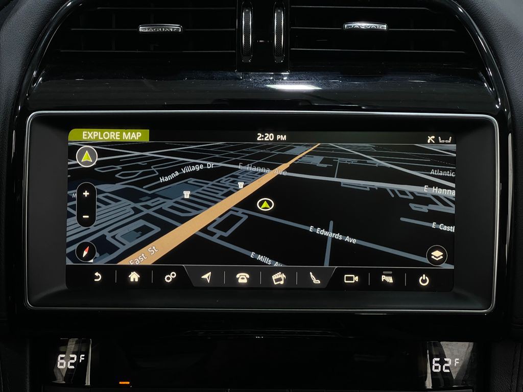 2020 Jaguar F-PACE Image 10