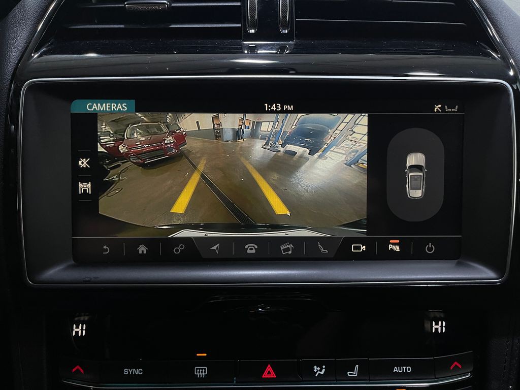 2020 Jaguar F-PACE Image 11