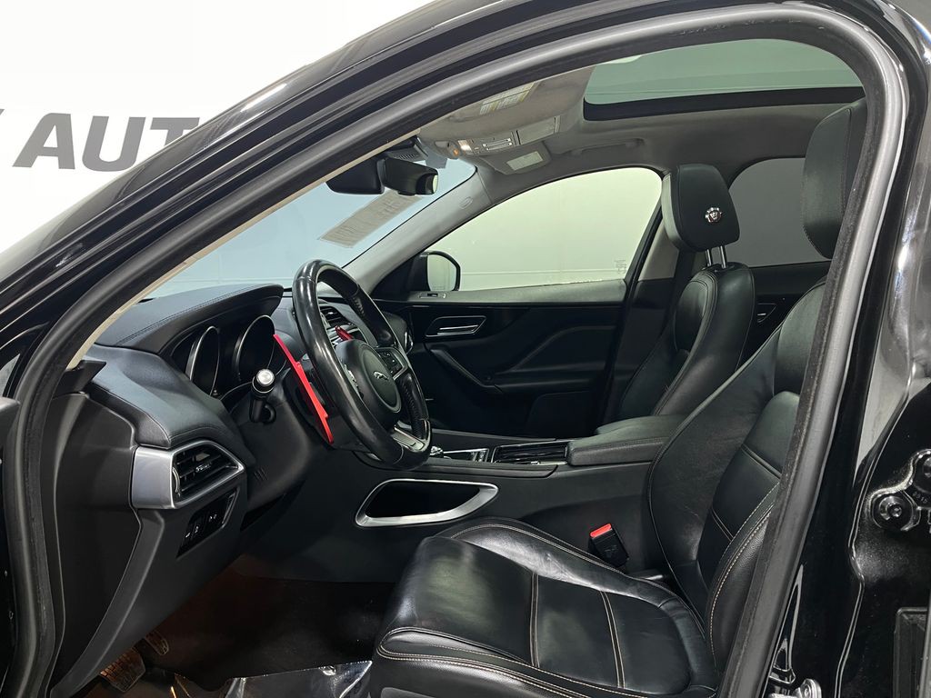 2020 Jaguar F-PACE Image 14