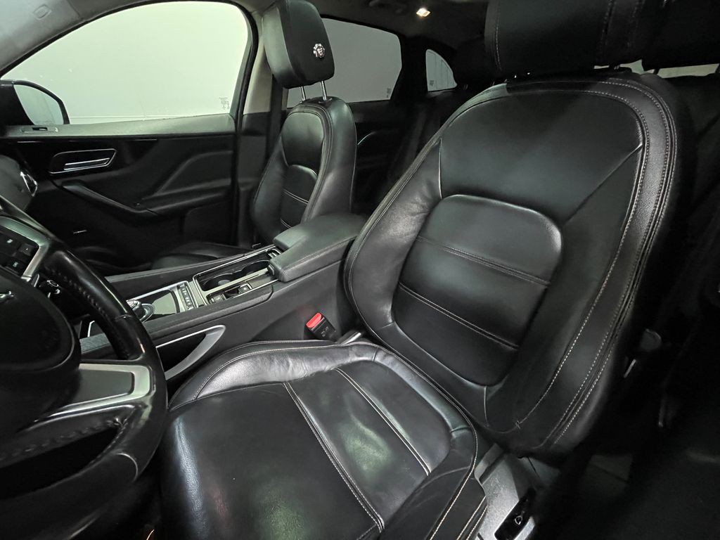 2020 Jaguar F-PACE Image 15