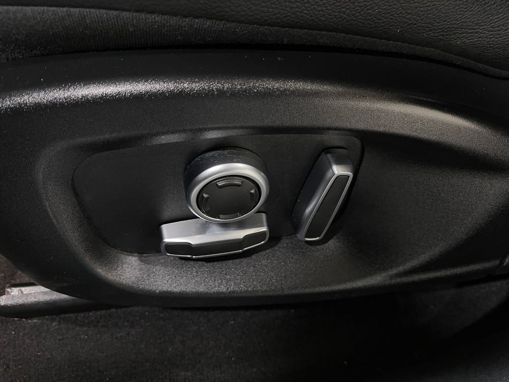 2020 Jaguar F-PACE Image 18