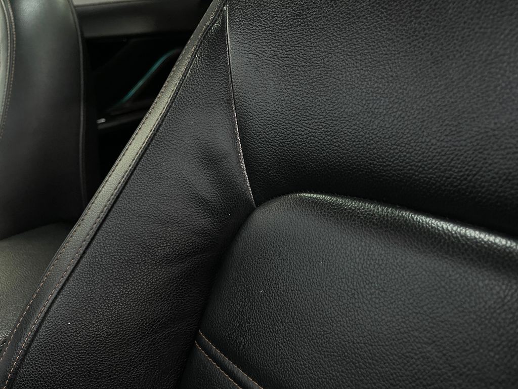 2020 Jaguar F-PACE Image 19