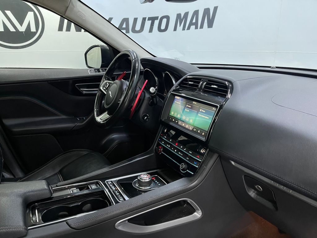 2020 Jaguar F-PACE Image 21