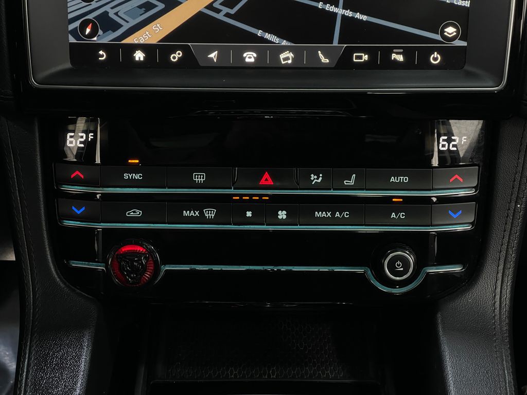 2020 Jaguar F-PACE Image 27