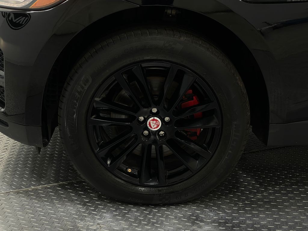 2020 Jaguar F-PACE Image 34