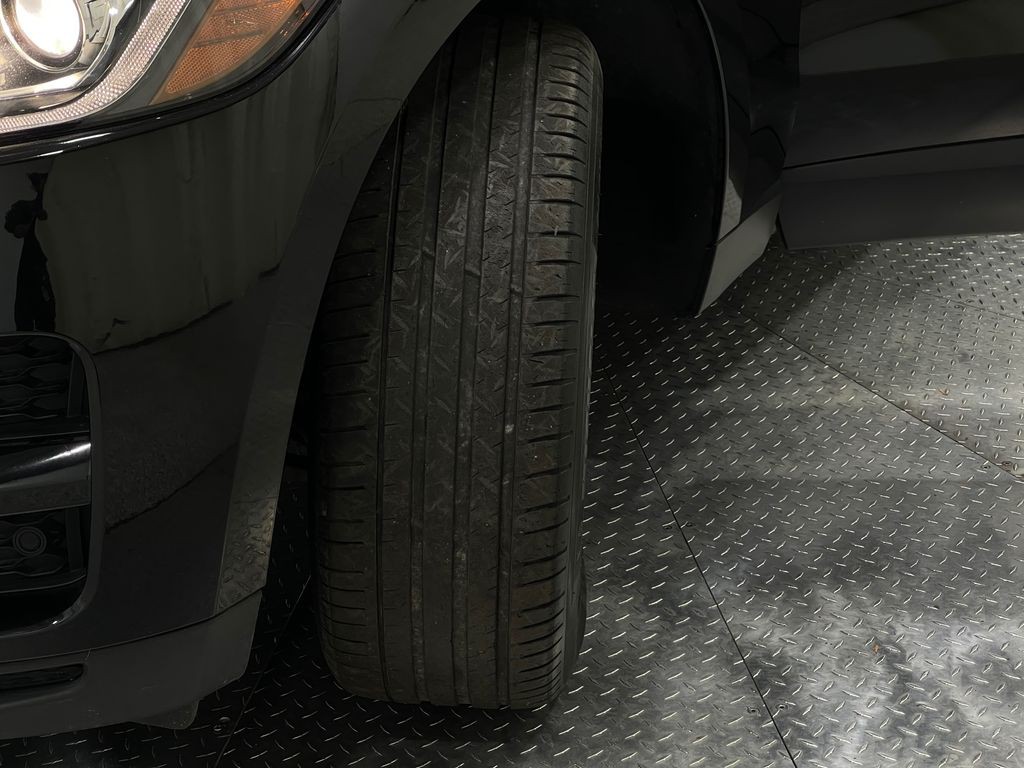 2020 Jaguar F-PACE Image 35