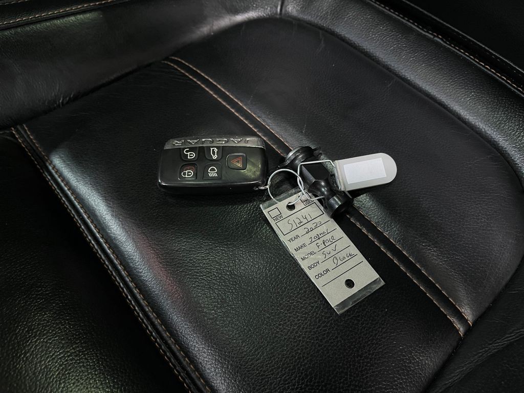 2020 Jaguar F-PACE Image 36