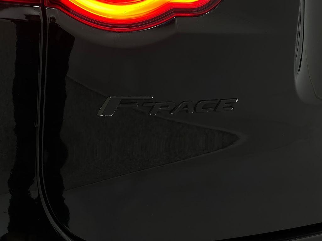 2020 Jaguar F-PACE Image 38
