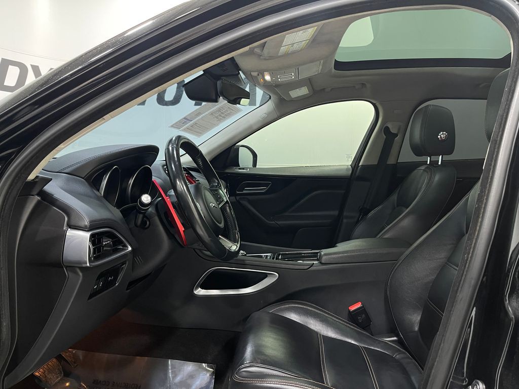 2020 Jaguar F-PACE Image 13