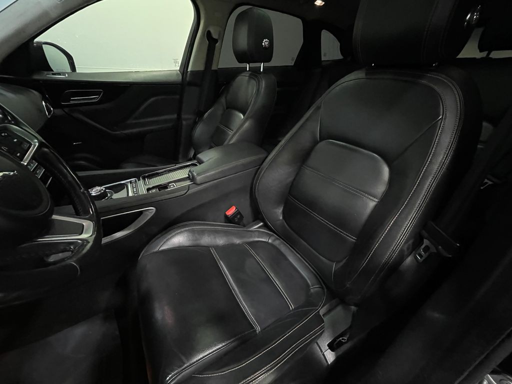 2020 Jaguar F-PACE Image 14