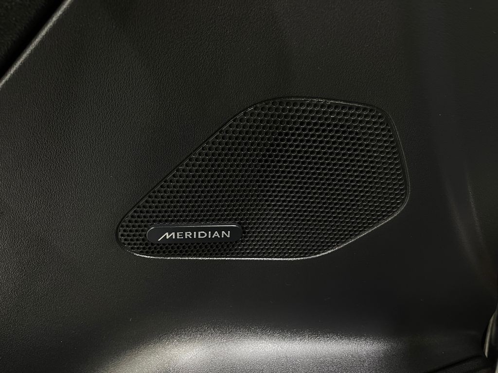 2020 Jaguar F-PACE Image 17