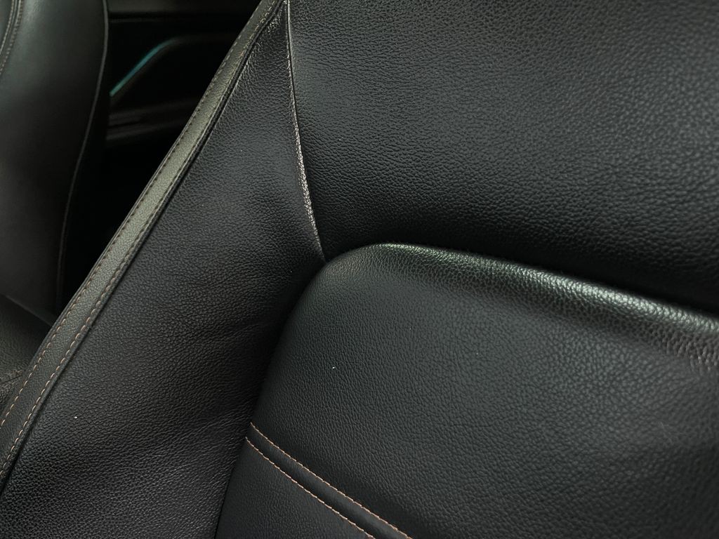 2020 Jaguar F-PACE Image 19