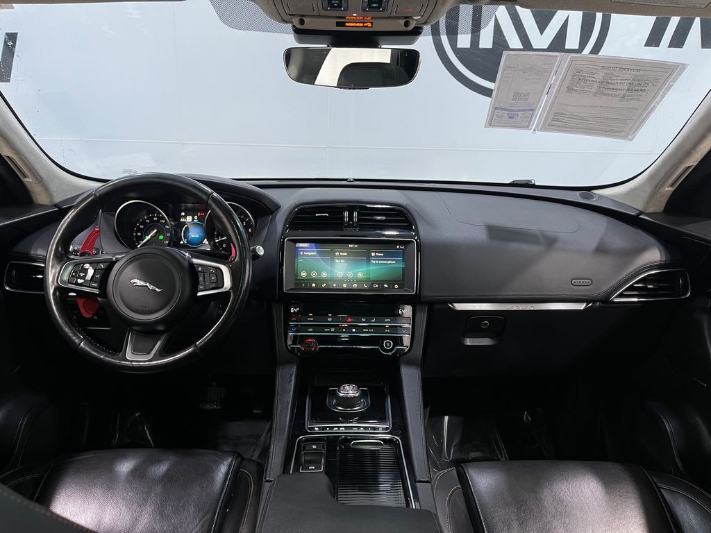 2020 Jaguar F-PACE Image 20