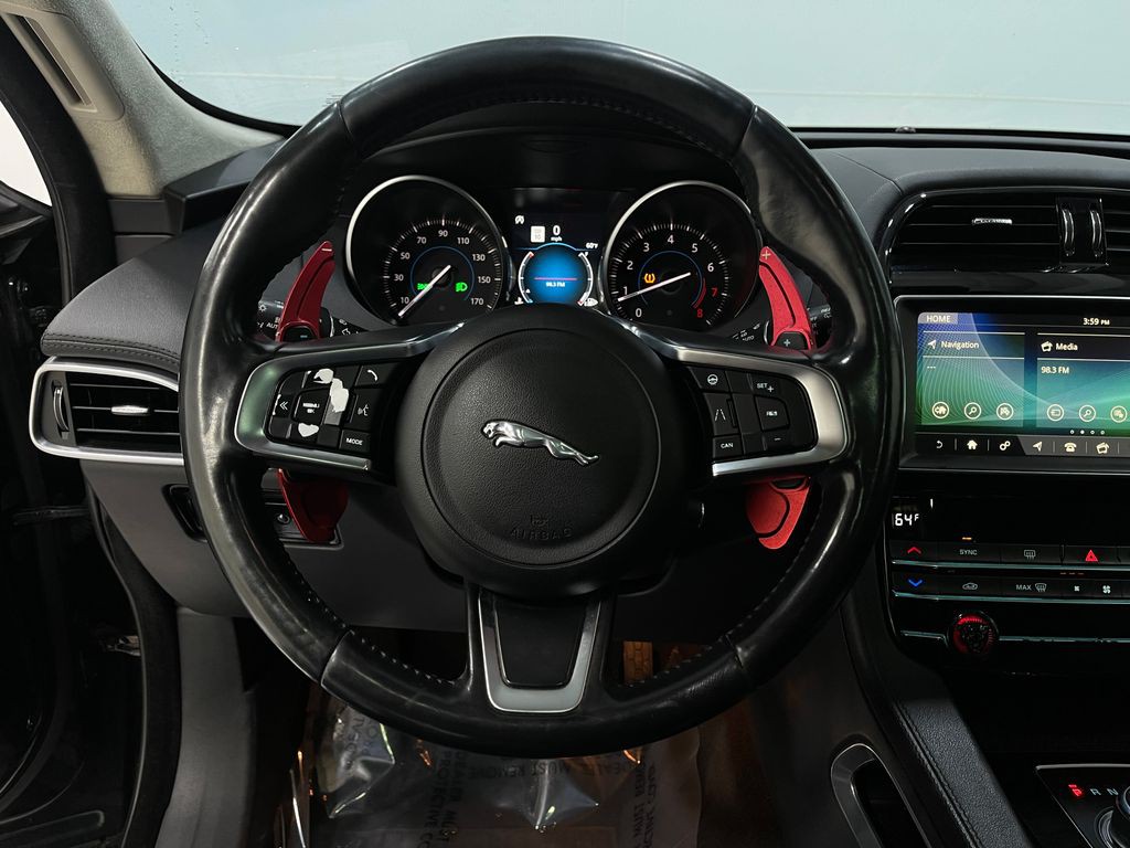 2020 Jaguar F-PACE Image 23