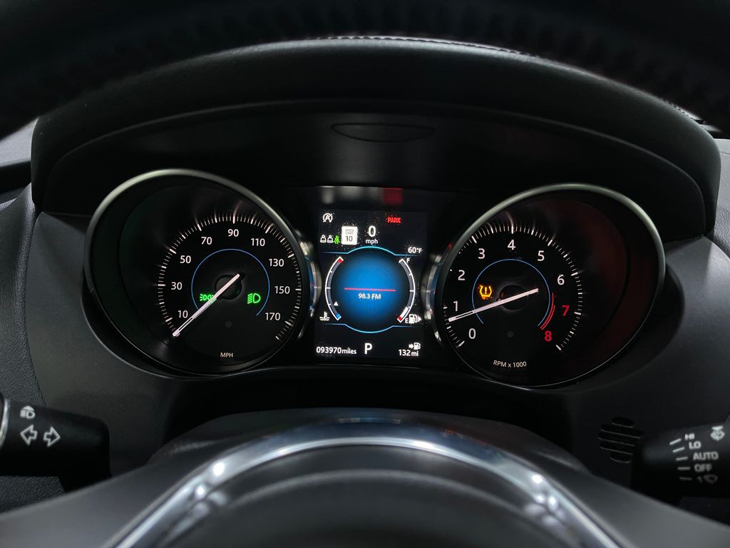 2020 Jaguar F-PACE Image 24