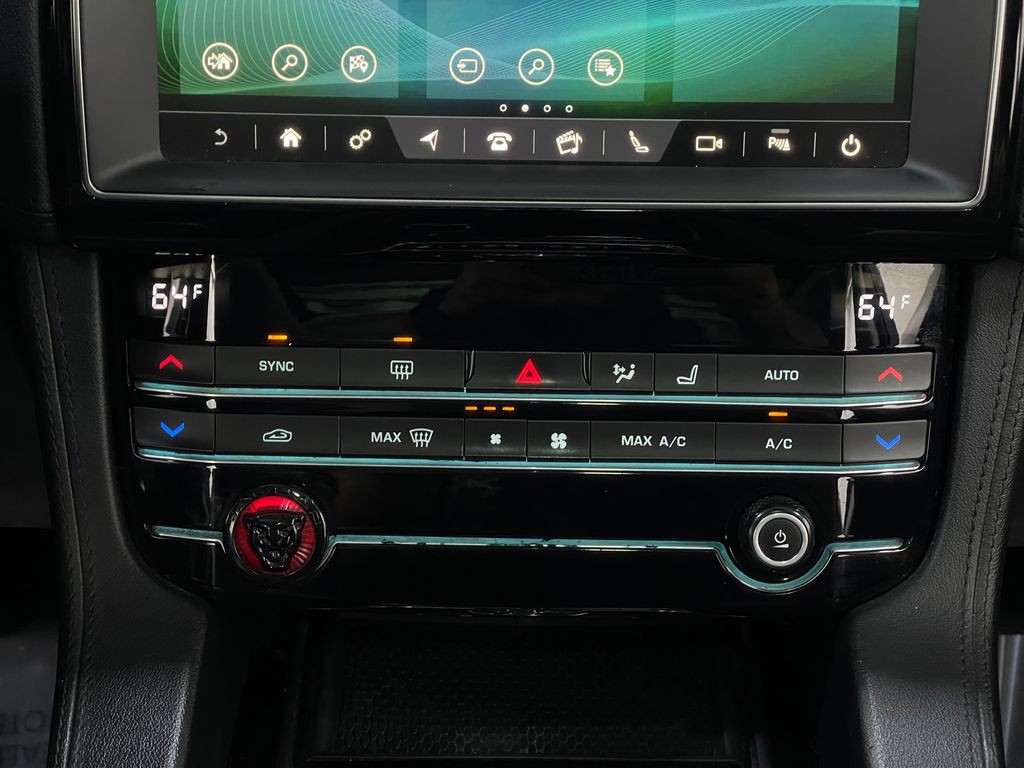 2020 Jaguar F-PACE Image 26