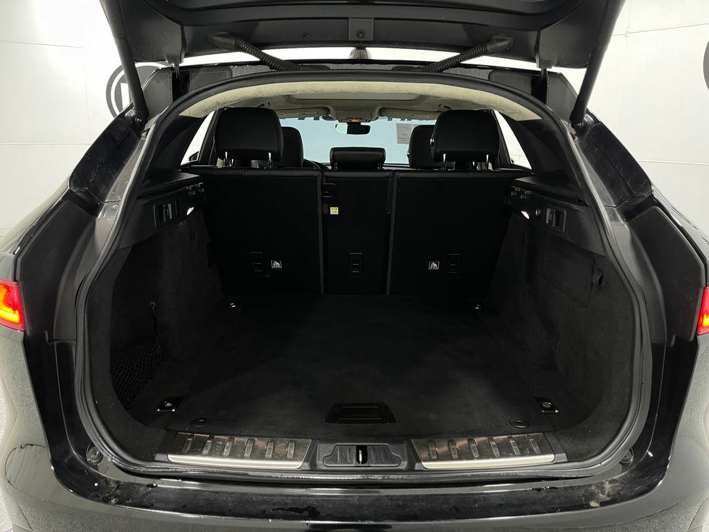 2020 Jaguar F-PACE Image 27